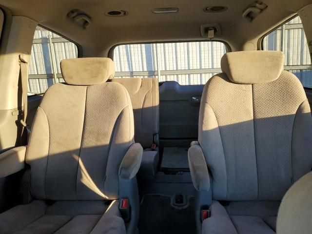 2007 Hyundai Entourage GLS