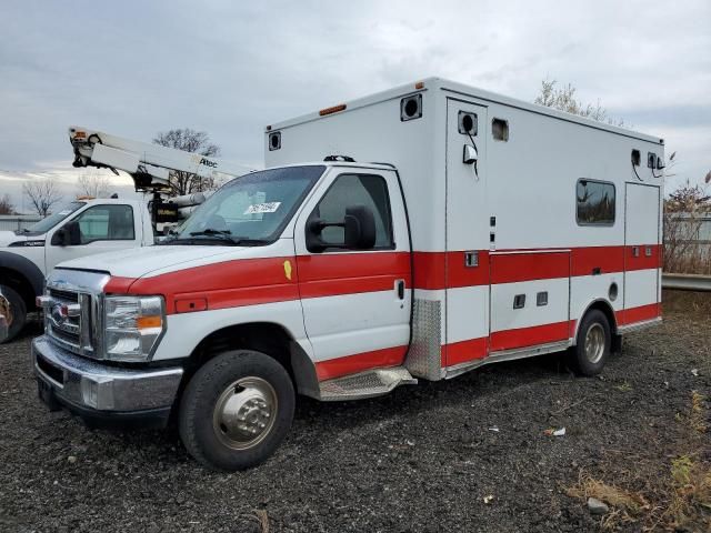 2012 Ford Econoline E450 Super Duty Cutaway Van