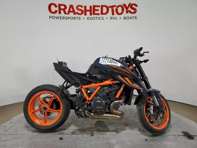 2022 KTM 1290 Super Duke R