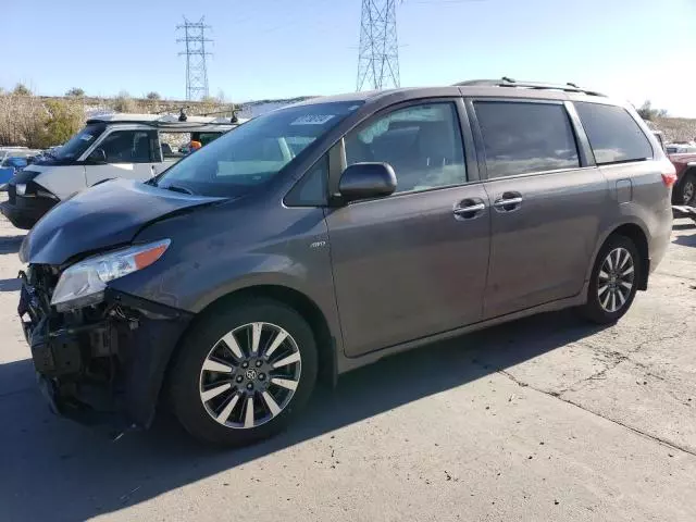 2020 Toyota Sienna XLE