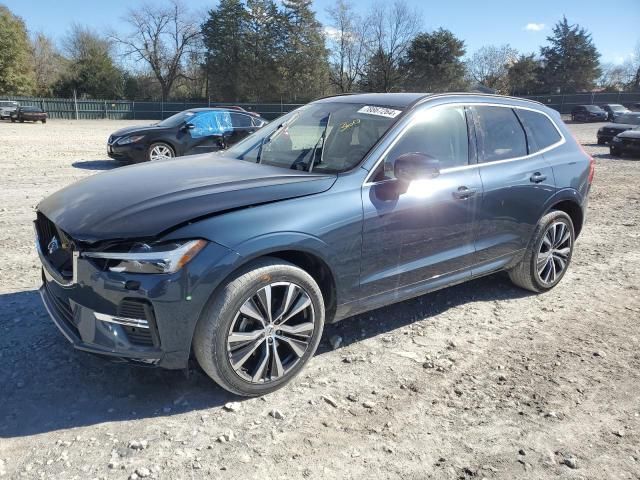 2022 Volvo XC60 B5 Momentum