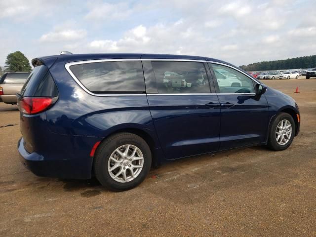 2020 Chrysler Voyager LX