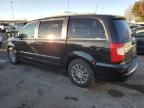 2014 Chrysler Town & Country Touring L