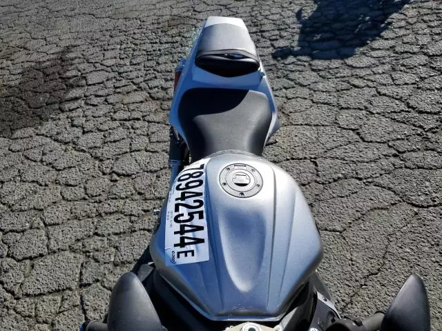 2004 Yamaha YZFR6 L