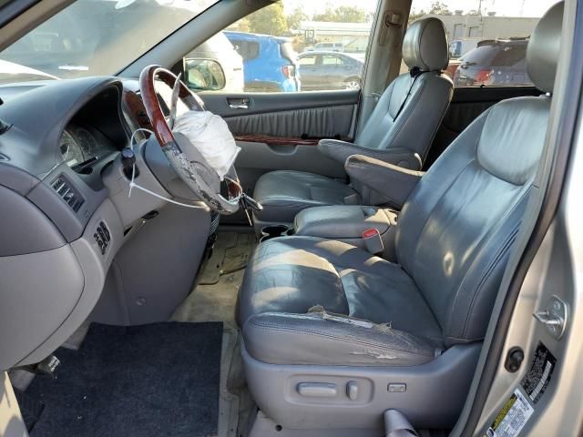 2005 Toyota Sienna XLE