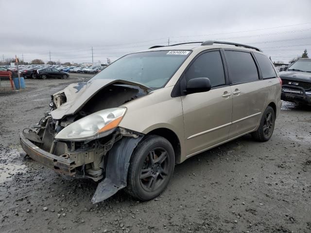 2004 Toyota Sienna CE