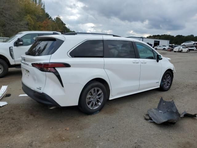 2021 Toyota Sienna LE