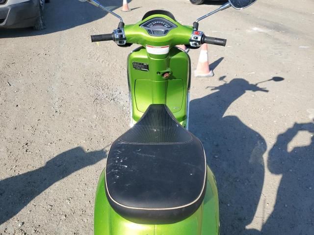 2019 Vespa Scooter