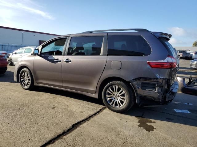 2020 Toyota Sienna XLE