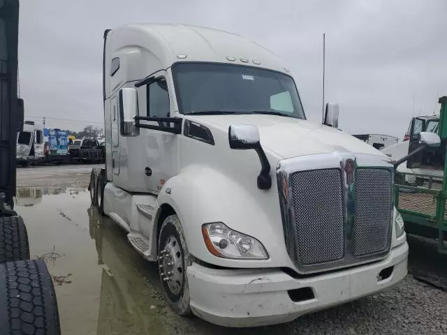 2019 Kenworth Construction T680