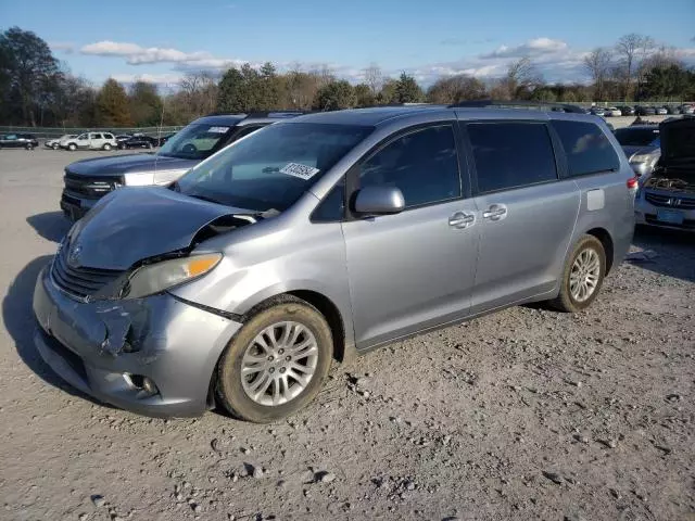 2011 Toyota Sienna XLE