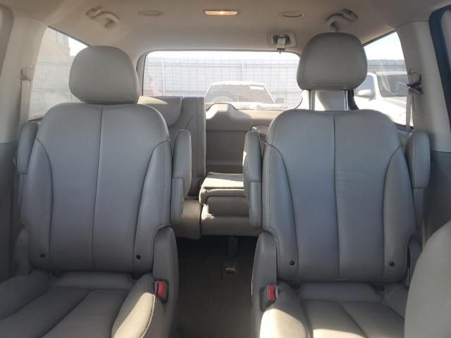 2012 KIA Sedona EX