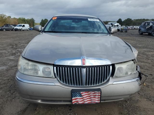 2000 Lincoln Town Car Signature