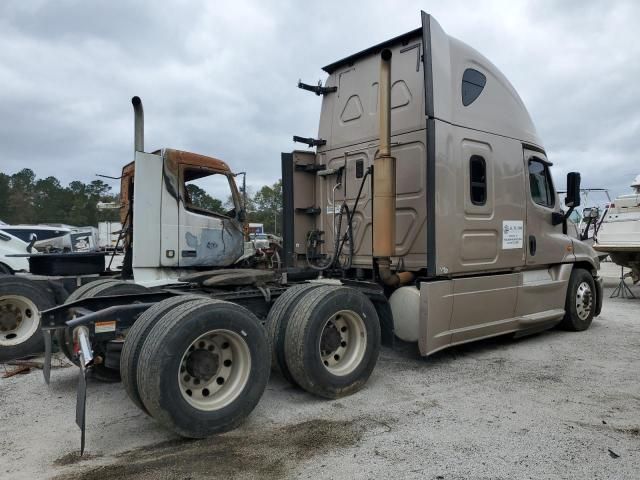 2015 Freightliner Cascadia 125