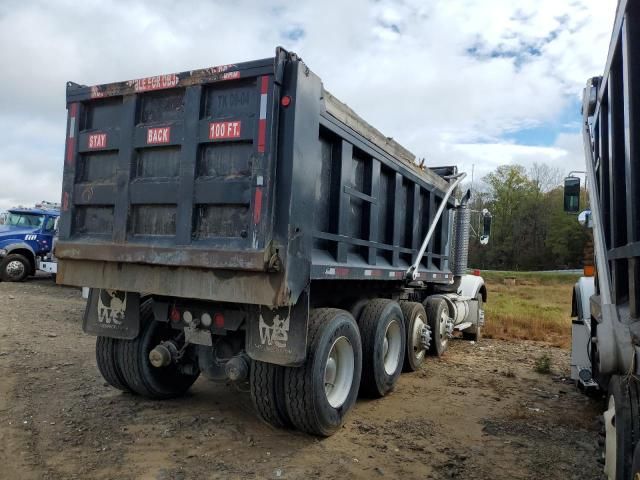 2005 Kenworth Construction T800