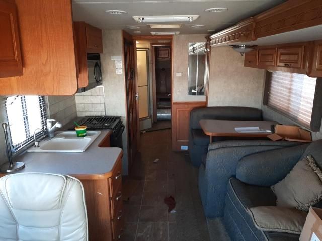 2004 Coachmen 2004 Freightliner Chassis X Line Motor Home