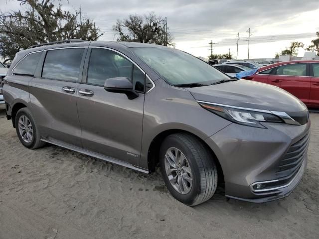 2021 Toyota Sienna XLE