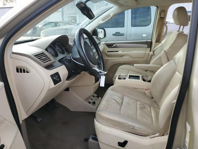 2010 Volkswagen Routan SEL