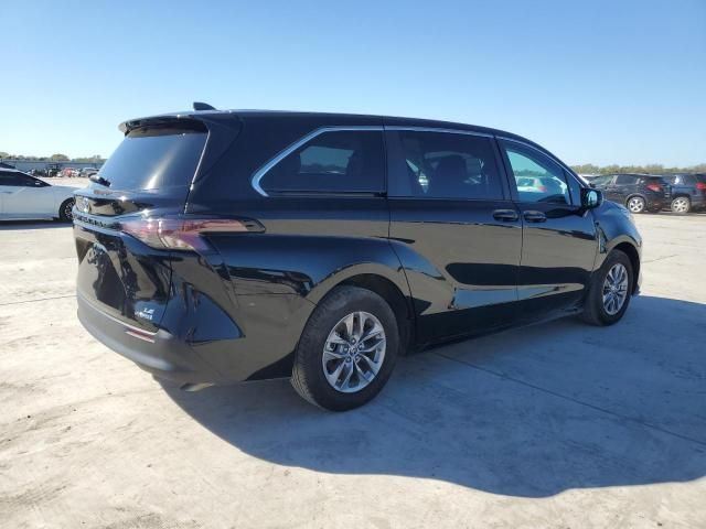 2023 Toyota Sienna LE