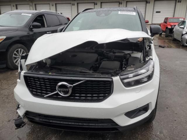 2019 Volvo XC40 T5 Momentum