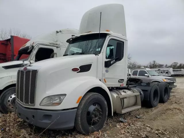 2017 Peterbilt 579