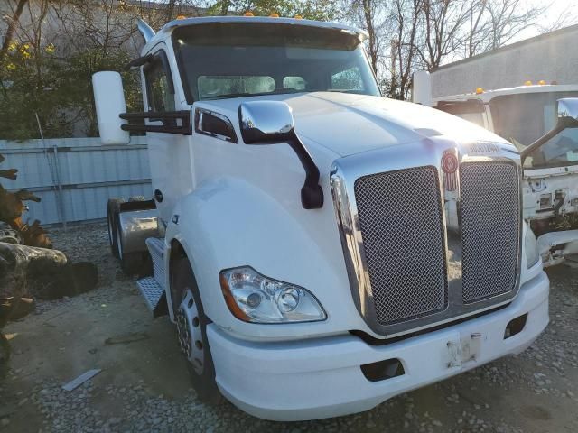 2015 Kenworth Construction T680