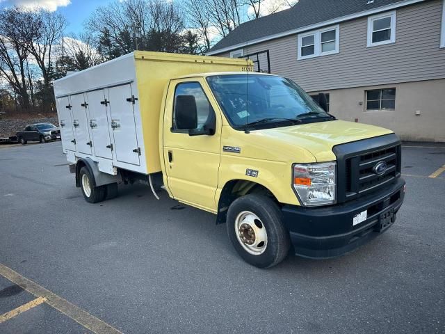 2021 Ford Econoline E450 Super Duty Cutaway Van