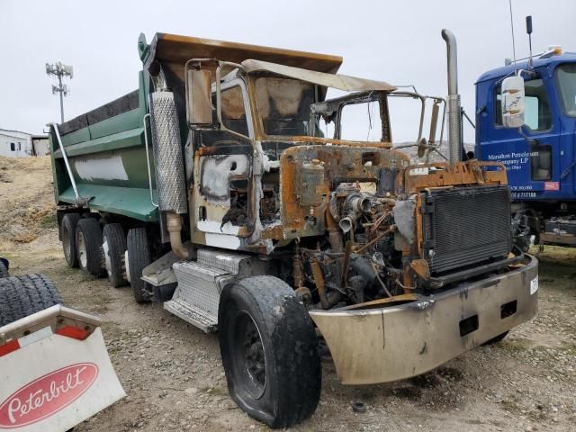 2015 Peterbilt 348