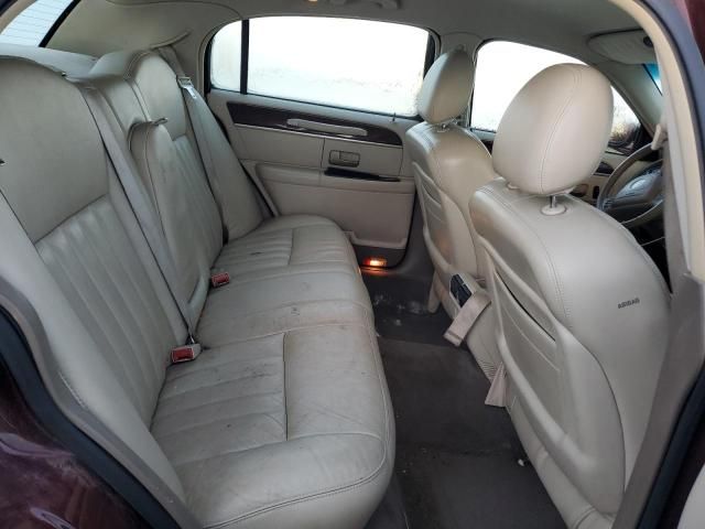 2004 Lincoln Town Car Executive