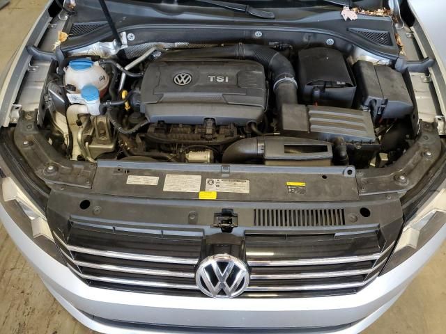 2015 Volkswagen Passat SE