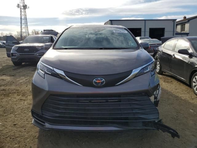 2021 Toyota Sienna LE