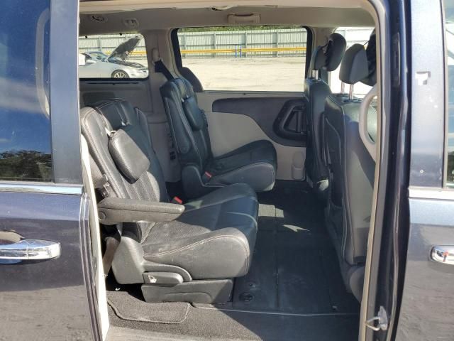 2014 Chrysler Town & Country Touring L