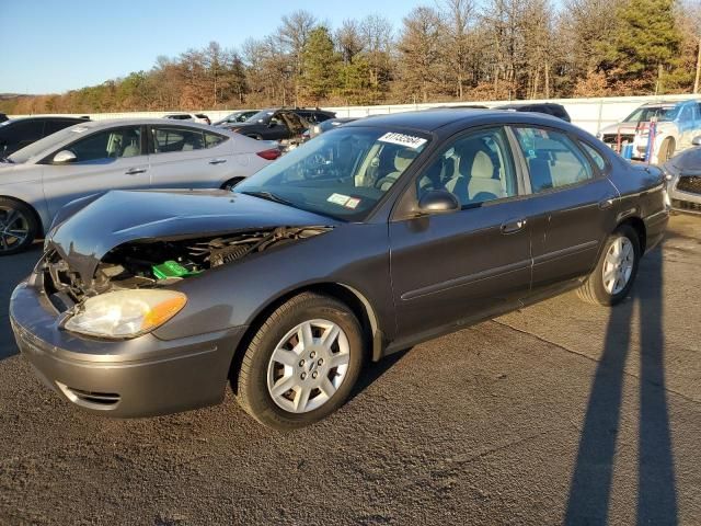 2005 Ford Taurus SE