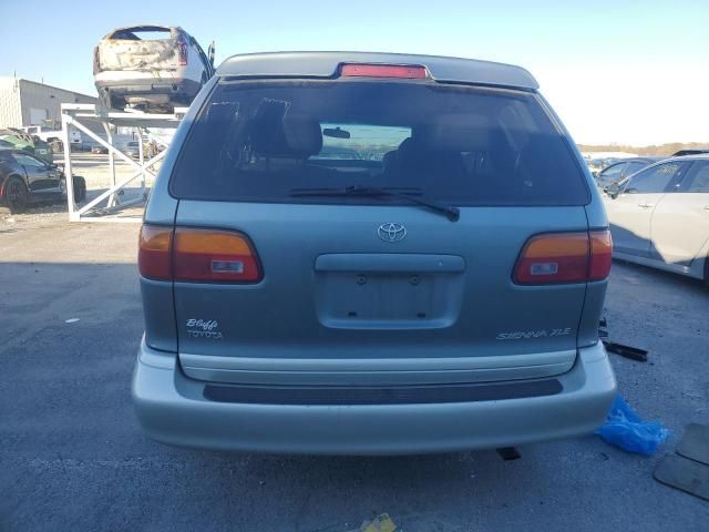 1999 Toyota Sienna LE