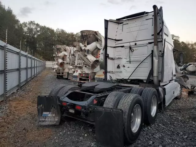 2011 Volvo VN VNL