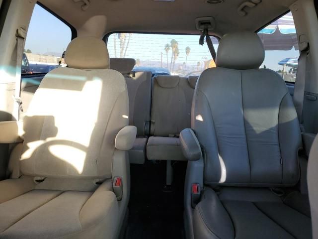 2014 KIA Sedona LX