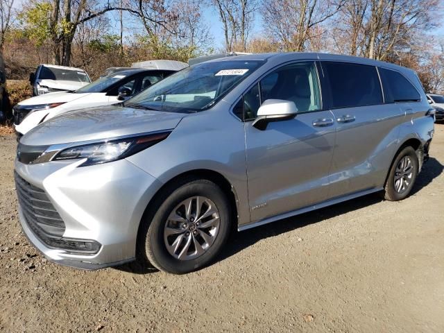 2021 Toyota Sienna LE