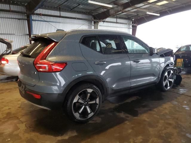 2021 Volvo XC40 T5 Momentum