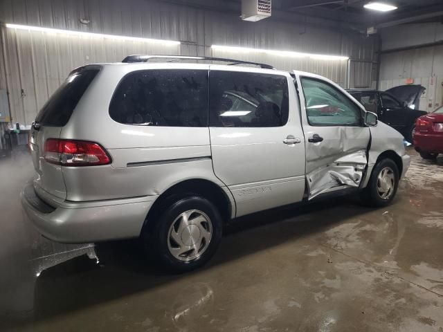 2003 Toyota Sienna LE