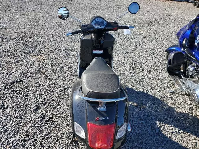 2010 Piaggio 2010 Vespa GTS 300 Super