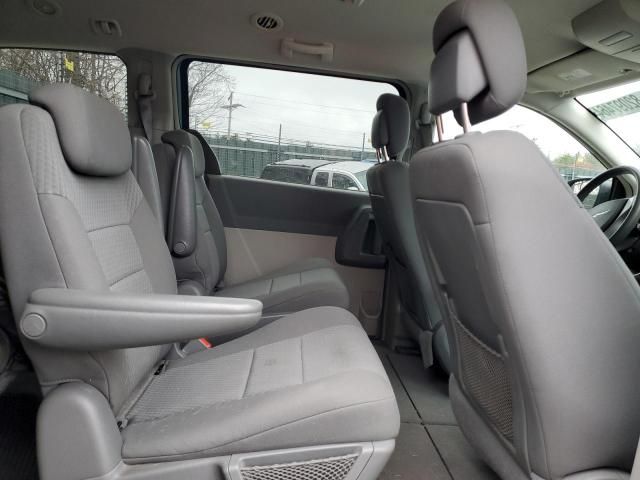 2010 Chrysler Town & Country LX