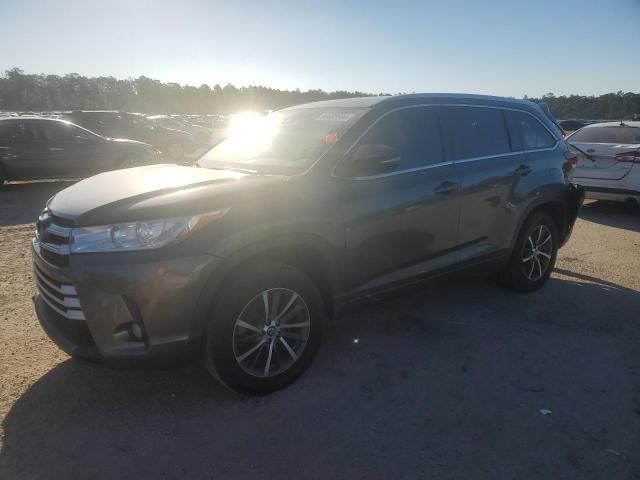 2017 Toyota Highlander SE