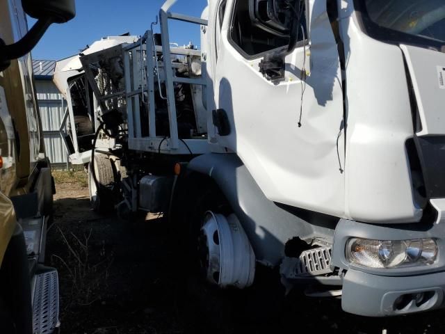 2015 Peterbilt 220