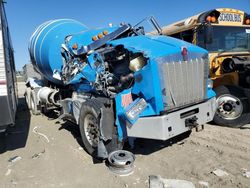 Salvage trucks for sale at Grand Prairie, TX auction: 2017 Kenworth Construction T800