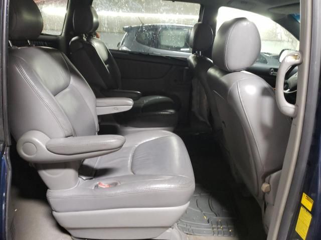 2004 Toyota Sienna XLE