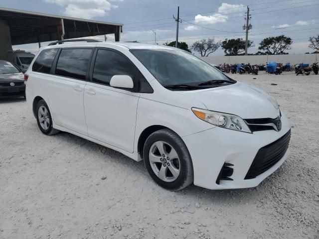 2018 Toyota Sienna LE