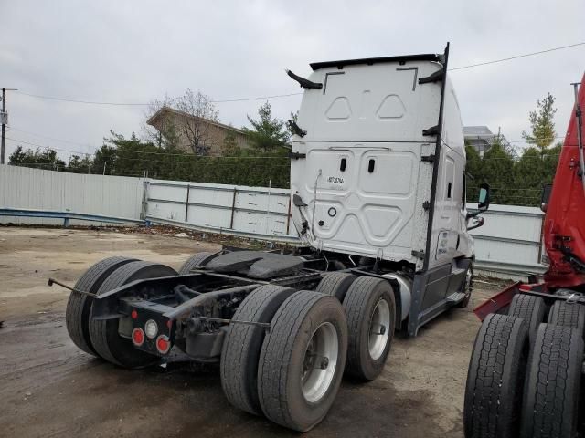 2020 Freightliner Cascadia 126