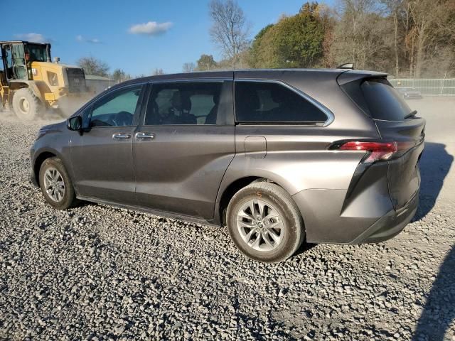 2022 Toyota Sienna XLE