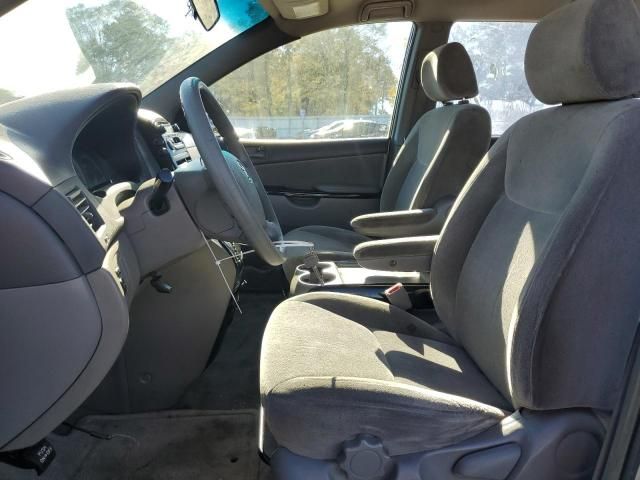 2004 Toyota Sienna CE