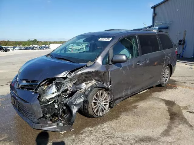 2019 Toyota Sienna XLE